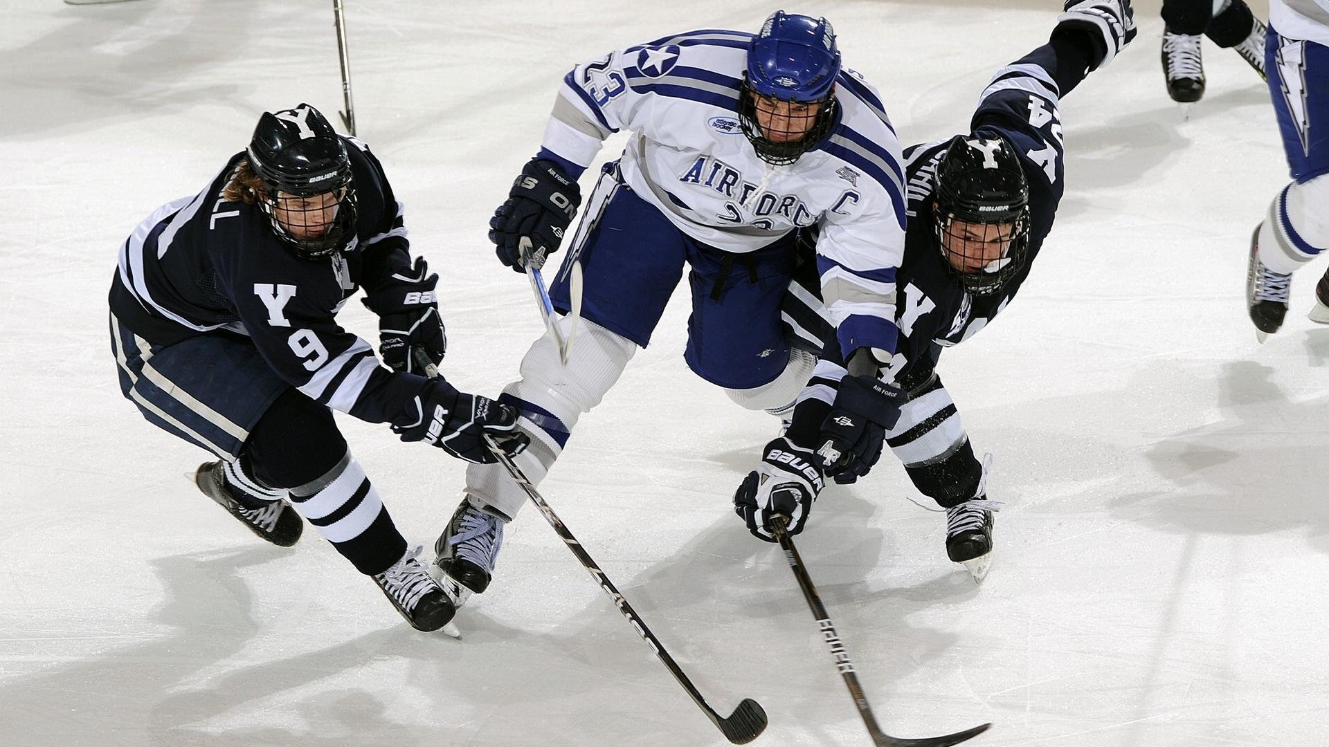 “西甲劲旅奋勇追赶，争夺榜首之战精彩纷呈”，西甲经典比赛